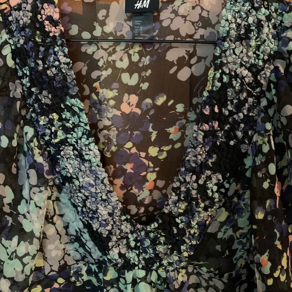 H&M blouse - Picture 2 of 4